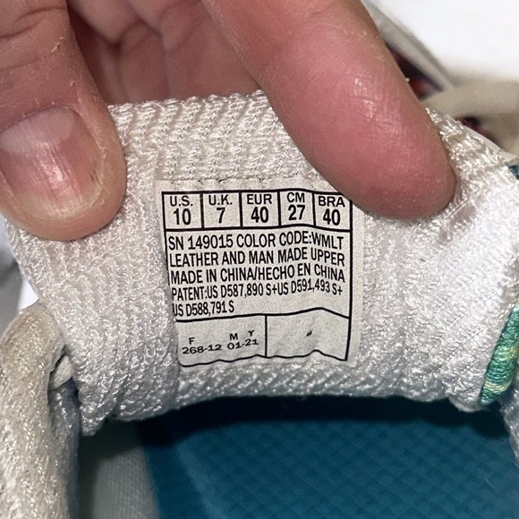 Sketchers multicolor size 10 - Picture 7 of 9